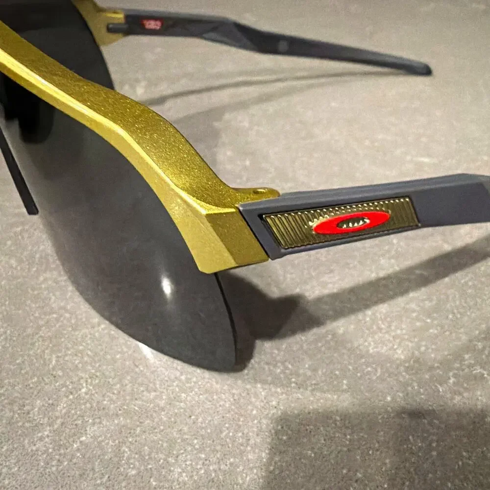 Oakley Shield Sunglasses Gold Plastic Frame Black Tinted Lens w/ Soft Pouch